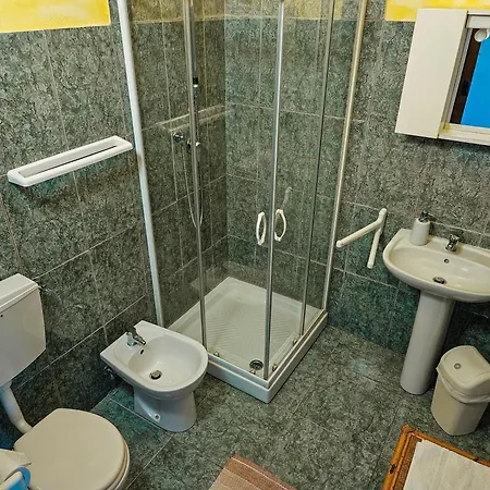 Varavventura לינה וארוחת בוקר